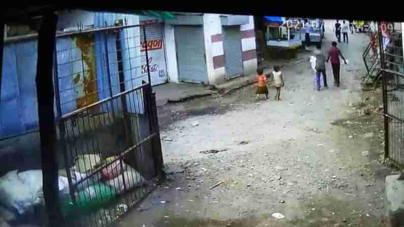 Surat : દાદીને મળવાની ઘેલછામાં બે નાની દિકરી ટ્રેન મારફતે પહોંચી ગઈ મુંબઇ