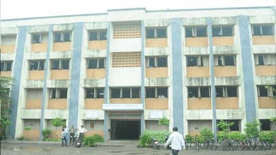 Surat : SMC સંચાલિત શાળાના ધો. 11માં પ્રવેશ મેળવવા ભારે ઘસારો, પહેલા જ દિવસે 1542 ફોર્મનુ થયુ વિતરણ