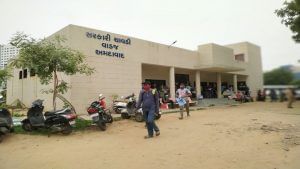 Ahmedabad : વાડજ સરકારી ચાવડીમાં અરજદારોને આવકનો દાખલો કઢાવવો પણ લોઢાના ચણા ચાવવા સમાન