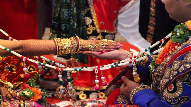 Bhakti : લગ્ન થવામાં વારંવાર આવે છે કોઈ વિઘ્ન ? તો અજમાવો આ ખાસ ઉપાય