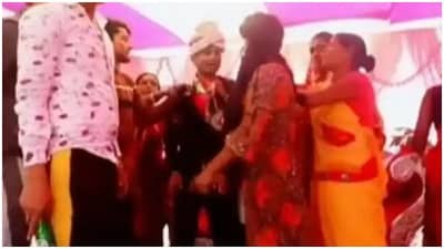 Viral Video : છોકરીઓએ સ્ટેજ પર ઉભેલા વરરાજાને કર્યા પરેશાન, વીડિયો જોઈને તમે પણ આશ્વર્યચકિત થઈ જશો !