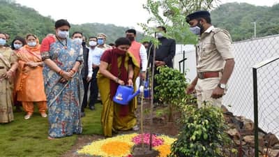 Narmada : કેન્દ્રીય મહિલા-બાળ વિકાસ મંત્રાલય દ્વારા રાષ્ટ્રીય પોષણ માસની ઉજવણી, સ્મૃતિ ઈરાનીએ કોન્ફરન્સનું ઉદ્ઘાટન કર્યું