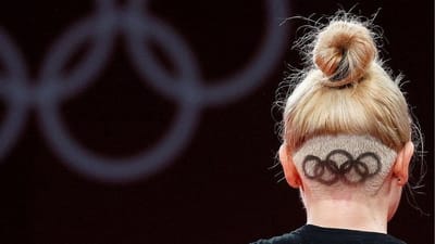 મારિયા ફાજેકાસ હંગેરીની ખેલાડી છે અને ટેબલ ટેનિસ રમે છે. ટોક્યો ઓલિમ્પિક 2020 દરમિયાન તેમણે હેરસ્ટાઇલમાં ઓલિમ્પિક રિંગ બનાવી હતી.