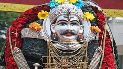 Saturn Remedies: જ્યારે સતાવે શનિની સાડાસાતી, ત્યારે તેને દૂર કરવા કરો આ મહાઉપાય