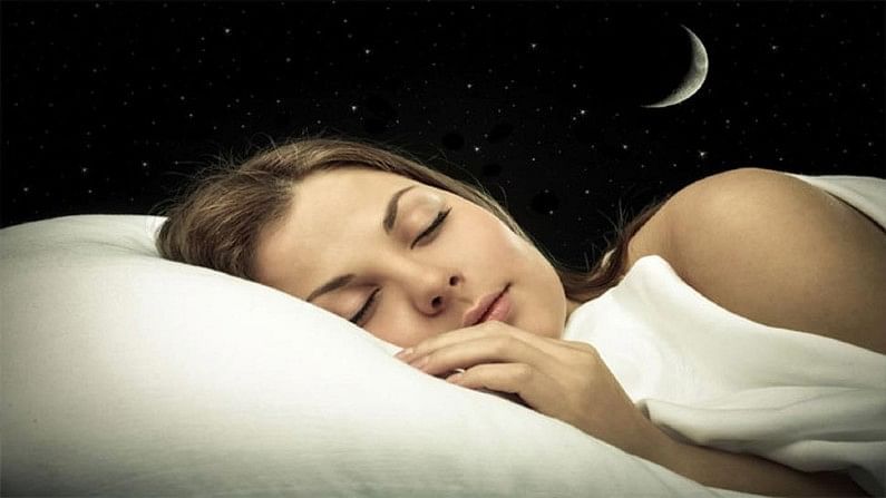 Vastu Tips: વસ્તુમાં છુપાયું છે તમારી ગાઢ ઉંઘનું રહસ્ય, બસ તમારા બેડરૂમમાં કરી લો આ નાનો ઉપાય