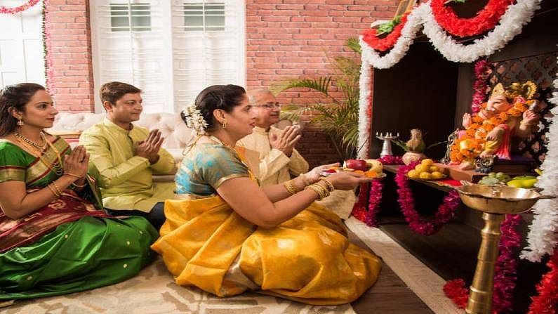 Vastu Tips For Pooja Room : ઘરમાં પૂજા ઘર બનાવતી વખતે રાખો વાસ્તુનું આ ધ્યાન, જાણો ઘરમાં ક્યાં અને કેવું હોવું જોઈએ પૂજા ઘર