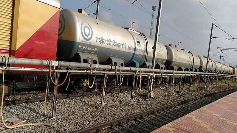ખેડૂતોની આવક વધારવામાં મદદ કરી રહી છે 'દૂધ દુરંતો', જાણો આ ટ્રેનની વિશેષતા