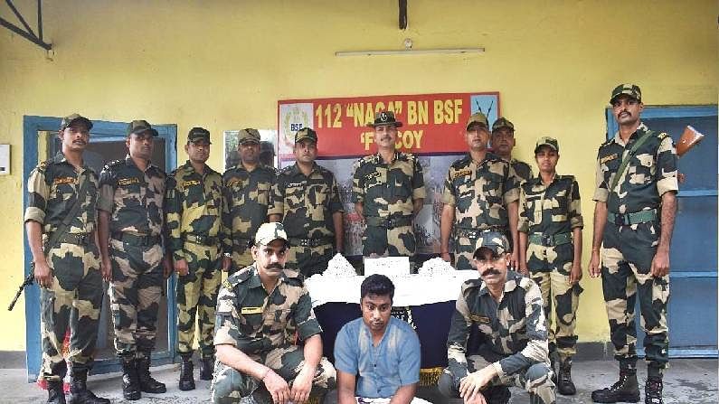 BSFએ બાંગ્લાદેશ બોર્ડર પરથી 11.6 લાખ રૂપિયાના ચાંદીના દાગીના સાથે એક દાણચોરની ધરપકડ કરી
