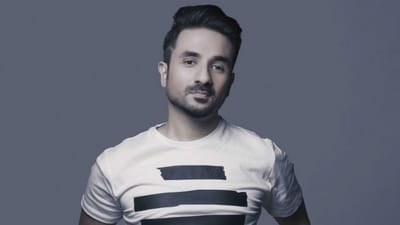 ટ્રાન્સજેન્ડર સમુદાયની મજાક ઉડાવવી વીર દાસને પડી ગઈ મોંઘી, વિવાદ વધતા માફી માંગતી વખતે જાણો શું કહ્યું