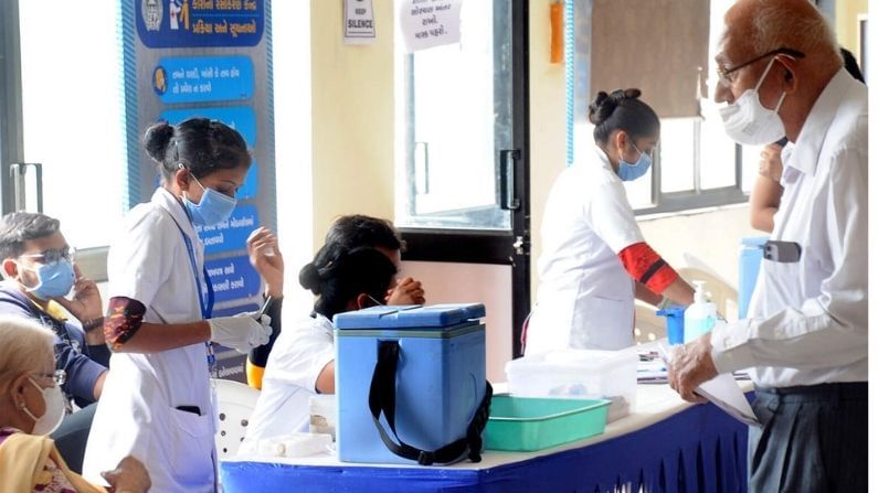 Gujarat ની રસીકરણ ક્ષેત્રે વધુ એક સિદ્ધિ, 16 ઓગષ્ટના રોજ રસીના સાડા ચાર લાખથી વધુ ડોઝ અપાયા