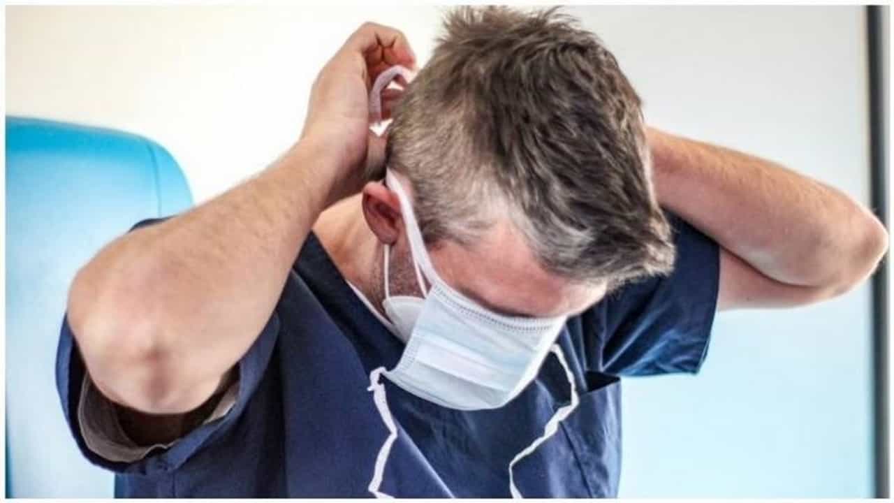 Corona: શું આંખો દ્વારા પણ શરીરમાં પ્રવેશ કરે છે કોરોના? જો હા, તો શું છે તેના લક્ષણો?