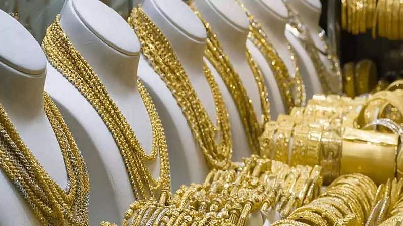 Gold Silver Price: રૂપિયામાં ઘટાડાને કારણે સોના-ચાંદીમાં આવ્યો ઉછાળો, જાણો 10 ગ્રામ સોનાની કિંમત