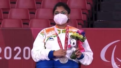 ટોક્યો પેરાલિમ્પિક્સમાં શાનદાર પ્રદર્શન કરતા ભાવિના પટેલે ટેબલ ટેનિસની ક્લાસ 4 ઇવેન્ટમાં સિલ્વર મેડલ જીત્યો હતો. સ્પોર્ટસ ડે નિમિત્તે એક સારા સમાચારએ આખા દેશને ગૌરવની વધુ તાકત આપી છે.