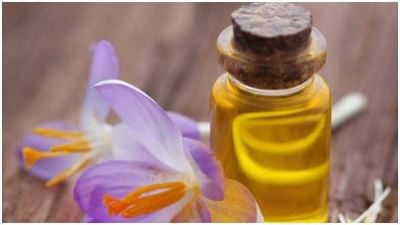 સુંદર દેખાવા માટે ત્વચા અને વાળની સંભાળ રાખવી જરૂરી છે. ઘરના રસોડામાં આવી ઘણી વસ્તુઓ છે, જે ત્વચા અને વાળ માટે ફાયદાકારક હોય છે. આવી જ એક વસ્તુ છે કેસર. કેસર એ ભારતીય રસોડામાં સામાન્ય રીતે વપરાતો મસાલો છે.