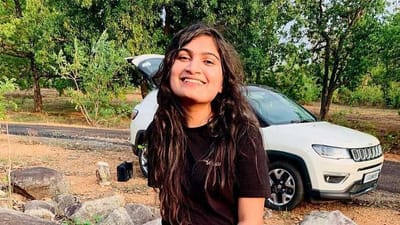 દર વર્ષે લાખો વિદ્યાર્થીઓ દેશની સૌથી પ્રતિષ્ઠિત પરીક્ષા એટલે કે UPSC સિવિલ સર્વિસિસ પરીક્ષામાં ભાગ લે છે. પરંતુ કેટલાક વિદ્યાર્થીઓની સફળતાની વાત એવી છે કે, તે દરેક વિદ્યાર્થી માટે પ્રેરણા બની જાય છે. છત્તીસગઢના દંતેવાડા જિલ્લાની રહેવાસી નમ્રતા જૈનની વાત પણ આવી જ છે. IAS અધિકારી નમ્રતા જૈને સાબિત કર્યું કે, મુશ્કેલ સંજોગો હોવા છતાં વ્યક્તિનું સપનું પૂરું થઈ શકે છે.