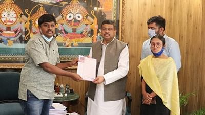 OBC વિદ્યાર્થીઓએ શિક્ષણ મંત્રી ધર્મેન્દ્ર પ્રધાન સાથે કરી મુલાકાત, NEET પરીક્ષામાં 27 ટકા અનામત માટે માન્યો આભાર