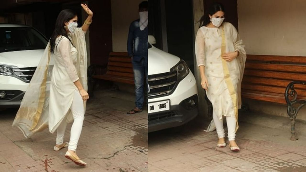 બોલિવૂડ અભિનેત્રી સારા અલી ખાન (Sara Ali Khan) આજે મુંબઈમાં તેમના જીમની બહાર ખૂબ જ સુંદર શૈલીમાં જોવા મળી હતી.