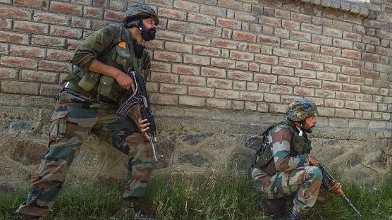 Jammu-Kashmir: આતંકવાદીઓએ CRPF પાર્ટી પર કર્યો હુમલો, એક જવાન ઘાયલ