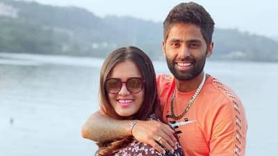 IND vs ENG: બે મહિને પત્નીને રુબરુ જોતા જ ખુશીથી નાચી ઉઠ્યો સૂર્યકુમાર યાદવ, લંડનના રસ્તા પર જ નાચવા લાગ્યો, જુઓ વીડિયો