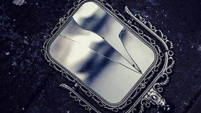 Myths: કાચ અથવા તો અરીસો તૂટવો અશુભ કે શુભ છે, જાણો ધાર્મિક અને વૈજ્ઞાનિક માન્યતાઓ