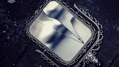 Myths: કાચ અથવા તો અરીસો તૂટવો અશુભ કે શુભ છે, જાણો ધાર્મિક અને વૈજ્ઞાનિક માન્યતાઓ