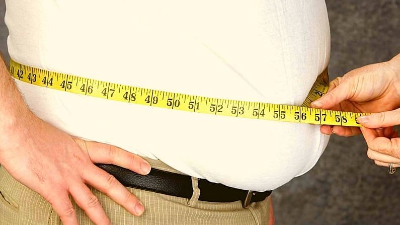 જો તમારુ વજન વધુ છે અને તમે વજન ઘટાવવા માંગો છો તો તમારે બદામ ન ખાવી જોઈએ. બદામમાં કેલેરી વધારે હોય છે, જે વજન વધારે છે.