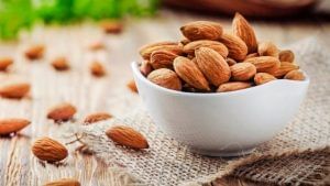 Side Effects Of Almonds: આ પાંચ લોકોએ ક્યારે પણ ન ખાવી જોઈએ બદામ નહીં તો થશે નુક્સાન