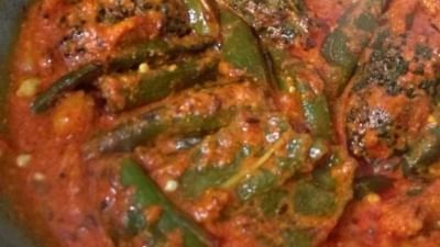 ખાતી વખતે લોકો ઘણી વખત અનેક ભૂલો કરે છે અને તે બાદ તેમને સ્વાસ્થ્ય સંબંધિત તકલીફોમાંથી પસાર થવુ પડે છે તો આવો જાણીએ કે ખાતી વખતે કઇ બાબતોનુ ધ્યાન રાખવુ જોઇએ.