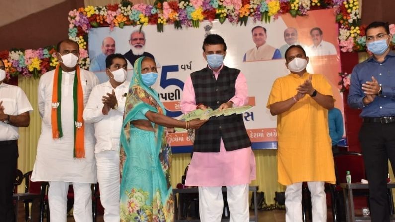 ગુજરાત રાજ્યમાં 'સુશાસનના પાંચ વર્ષ' પૂર્ણ, 360 આવાસોનું પ્રધાનમંત્રી આવાસ યોજના ગ્રામીણ હેઠળ લોકાર્પણ કરાયું