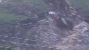 landslide : ઉત્તરાખંડના ચમોલીમાં ફરી એક વખત ભુસ્ખલન થયું,  જુઓ VIDEO