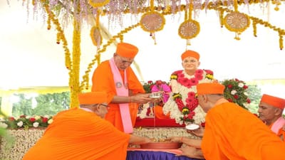 Ahmedabad: મણિનગર સ્વામિનારાયણ મંદિરમાં વેદરત્ન આચાર્ય શ્રી પુરુષોત્તમપ્રિયદાસજી સ્વામીની પ્રથમ વાર્ષિક પુણ્યતિથિ પર જિતેન્દ્રિયપ્રિયદાસ સ્વામીની અધ્યક્ષતામાં અર્પણ કરાઈ પ્રેમાંજલી