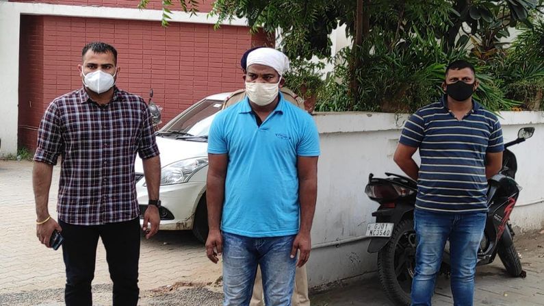 Ahmedabad: માથાભારે આરોપી કાલુ ગરદન પર કાયદાની કમાન, લેન્ડ ગ્રેબિંગનો ગુનો નોંધી કરાઈ ધરપકડ