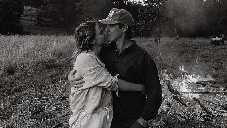 IPL 2021: ટૂર્નામેન્ટને અધૂરી છોડી ગયેલા RCB ના ક્રિકેટરની પત્નિને તેના પતિ થી દૂર રહેવાતુ નથી! લખ્યુ કંઇક આમ