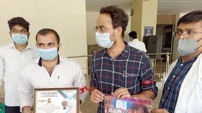 ગુજરાતમાં હડતાળ કરી રહેલા રેસિડેન્ટ ડોકટરો સોમવારે કોરોના વોરિયર્સના સન્માનપત્ર સરકારને પરત આપશે