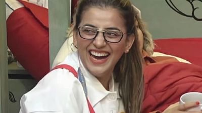 ભોજપુરી અભિનેત્રી અક્ષરા સિંહે બિગ બોસ Ottમાં ખુબસુરત અંદાજમાં એન્ટ્રી કરી છે. ત્યારે હોસ્ટ કરણ જોહર પણ અક્ષરા સિંહના ડાન્સથી પ્રભાવિત થયા હતા.