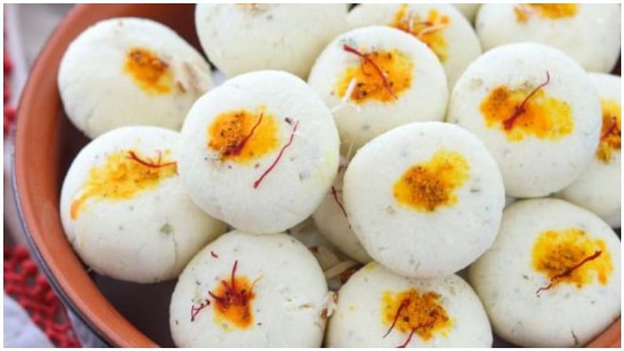 Coconut Peda Recipe : રક્ષાબંધન પર કોકોનેટ પેંડા બનાવીને ભાઈનું મોં મીઠું કરો