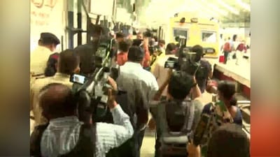 Big News: મહારાષ્ટ્રમાં ભાજપનું વિરોધ પ્રદર્શન, લોકલ ટ્રેન સેવા શરુ કરવા ધરણા