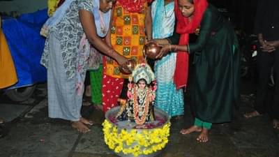 Surat : કોરોનાની દશા આવી રીતે જ થશે દૂર : ભક્તોએ દશામાનું ઘર આંગણે ઇકોફ્રેન્ડલી રીતે કર્યું વિસર્જન