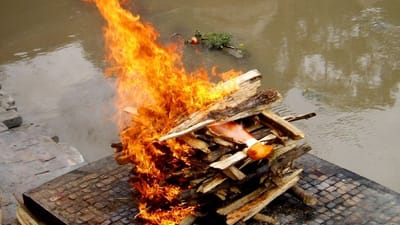 Delhi: રહસ્યમય રીતે મૃત્યુ પામી 7 વર્ષની બાળકી, માતા-પિતાની સંમતિ વગર થયા અંતિમ સંસ્કાર, બાળાત્કાર થયાની શંકા