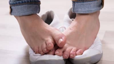 Health : પગની સતત દુર્ગંધથી છો પરેશાન ? તો આ ઘરેલું નુસખા અજમાવો અને સમસ્યામાંથી છુટકારો મેળવો