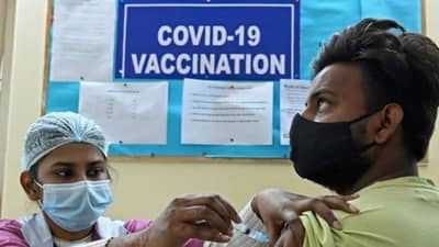 Gujarat માં શુકવારે રેકોર્ડ બ્રેક રસીકરણ, 5 લાખ 93 હજાર લોકોને રસી અપાઈ