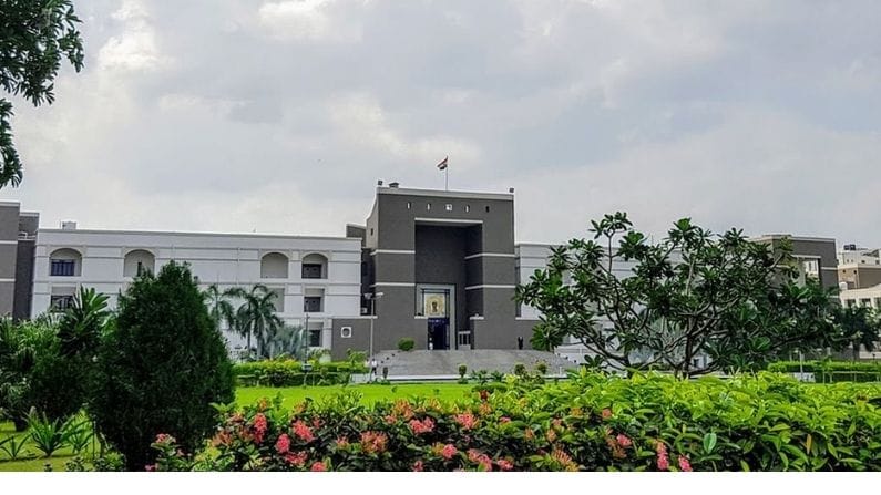 Gujarat હાઇકોર્ટનો મહત્વનો ચુકાદો, કોર્ટના હુકમના તિરસ્કાર બદલ સરકારી અધિકારીને 50,000 રૂપિયાનો દંડ