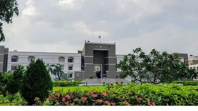 Gujarat હાઇકોર્ટનો મહત્વનો ચુકાદો, કોર્ટના હુકમના તિરસ્કાર બદલ સરકારી અધિકારીને 50,000 રૂપિયાનો દંડ