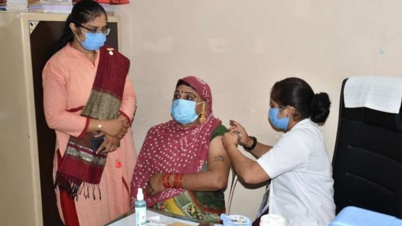 ગુજરાતની કોરોના રસીકરણ ક્ષેત્રે વધુ એક સિધ્ધિ, વેકસિનેશનના ચાર કરોડ ડોઝની કામગીરી પૂર્ણ