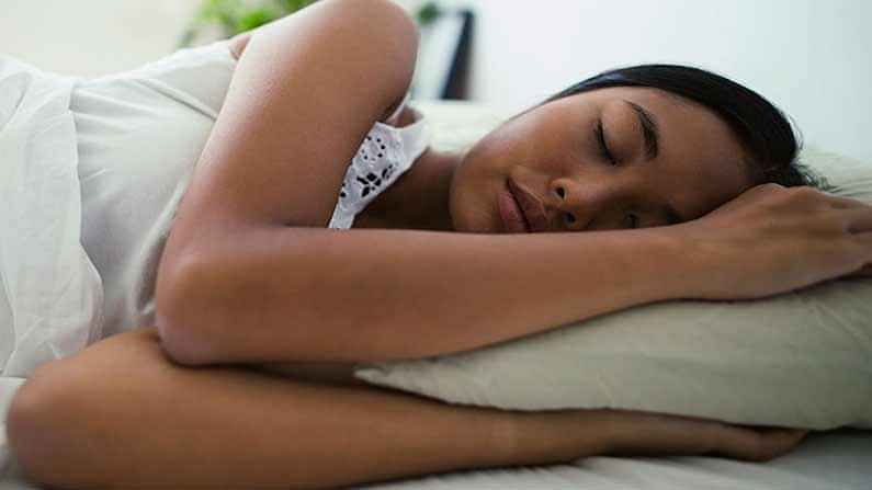 Health Tips : વડીલો શા માટે ડાબા પડખે ઊંઘવાની સલાહ આપતા આવ્યા છે, કારણ જાણો છો ?
