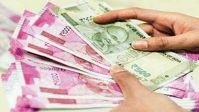 BANK LOAN: આ પદ્ધતિ અપનાવી ઓછા વ્યાજ પર મેળવો પર્સનલ લોન, તમે પણ દેવાની જાળમાંથી બચી જશો