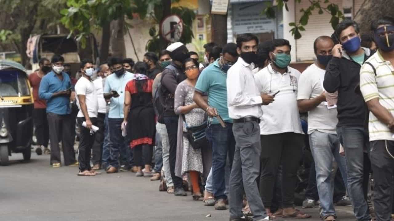 Surat : કાપડ માર્કેટના 60 હજાર વેપારીઓમાંથી 99 ટકા એ લઇ લીધી વેક્સિન