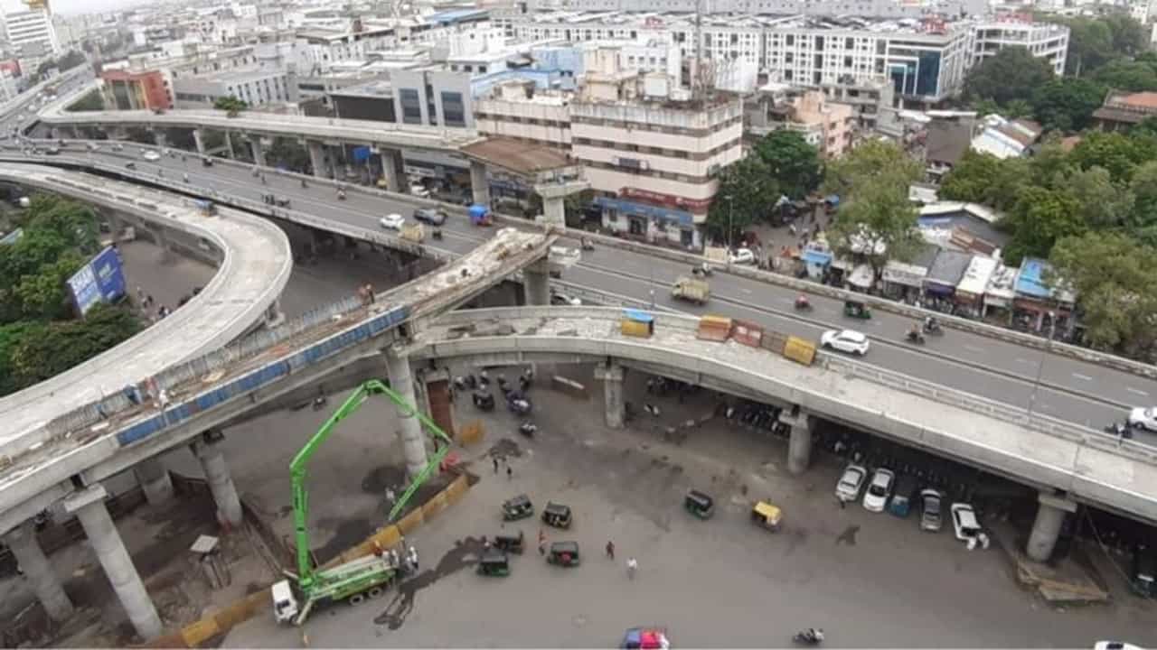 Surat: શહેરના પ્રથમ મલ્ટીલેયર ફ્લાયઓવર બ્રિજનું કામ 80 ટકા પૂર્ણ, ભયંકર ટ્રાફિકની સમસ્યા હવે થશે હલ