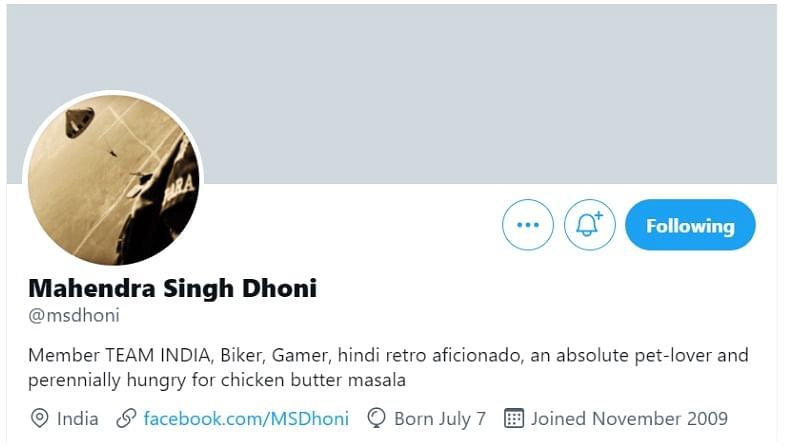 Twitter removed blue tick from Dhoni's account