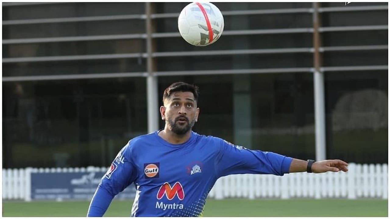 IPL 2021: ધોની હેડ થી તો શ્રેયસ ઐયરે પગે થી કર્યા શાનદાર ગોલ, ખૂબ રમી રહ્યા છે ફુટબોલ, જુઓ VIDEO